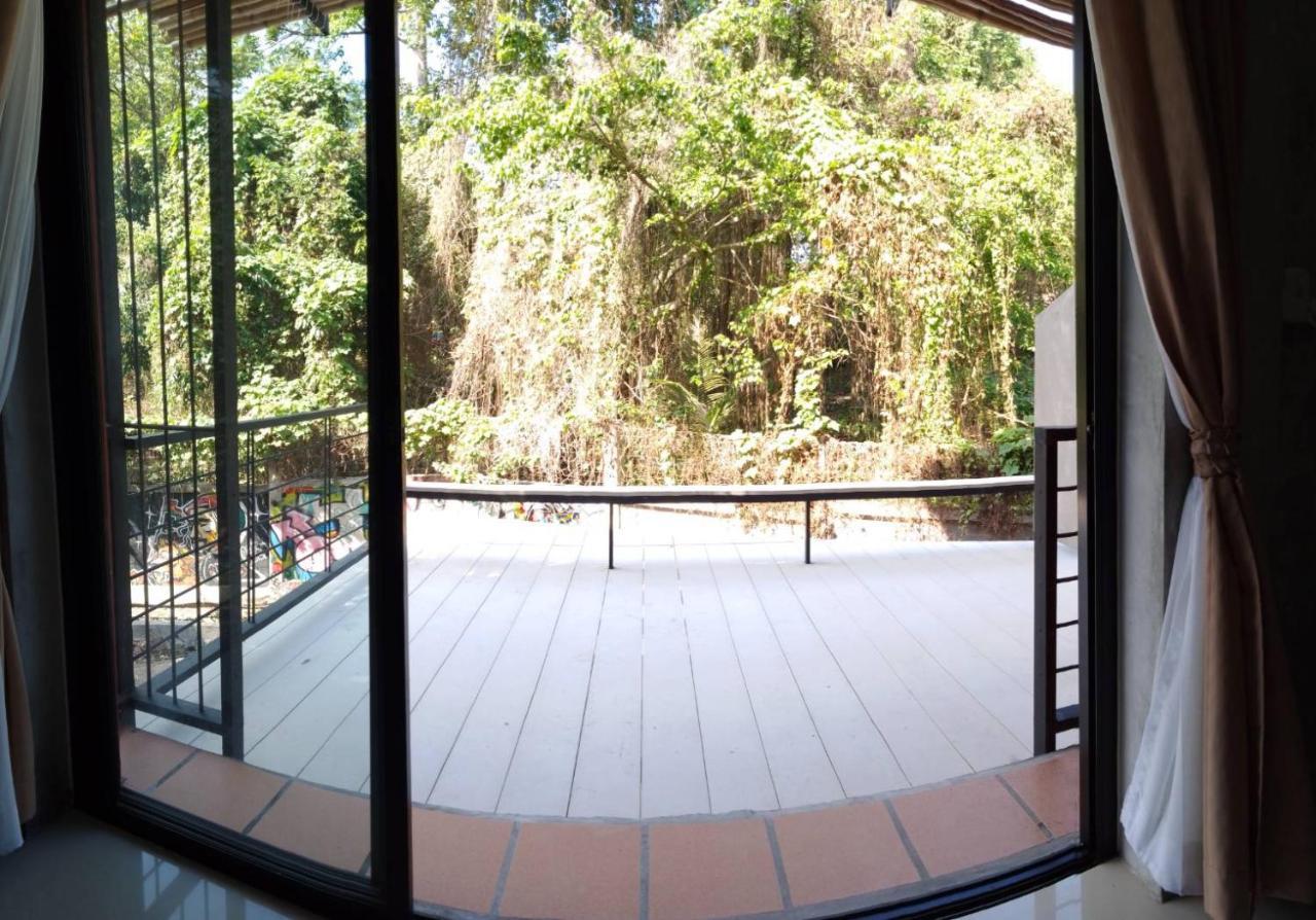 White Jail At Koh Tao Hostel Экстерьер фото