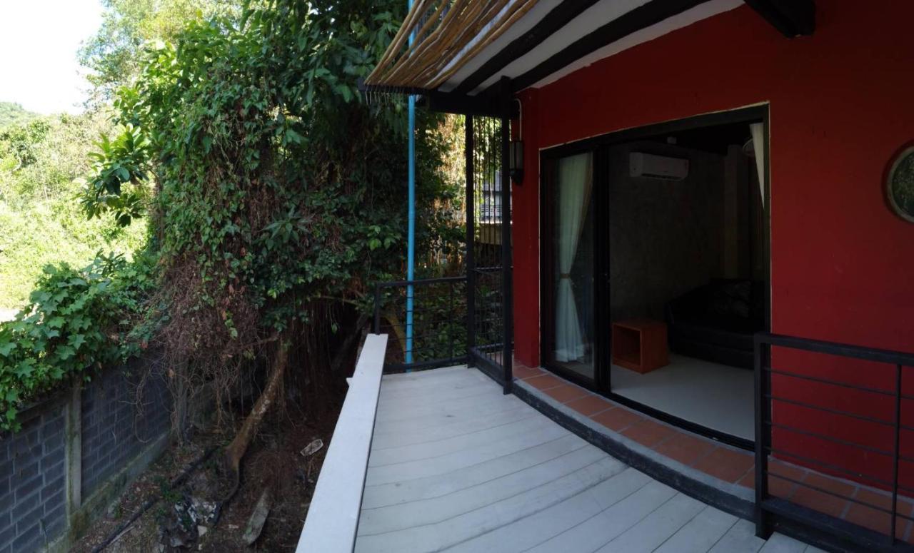 White Jail At Koh Tao Hostel Экстерьер фото