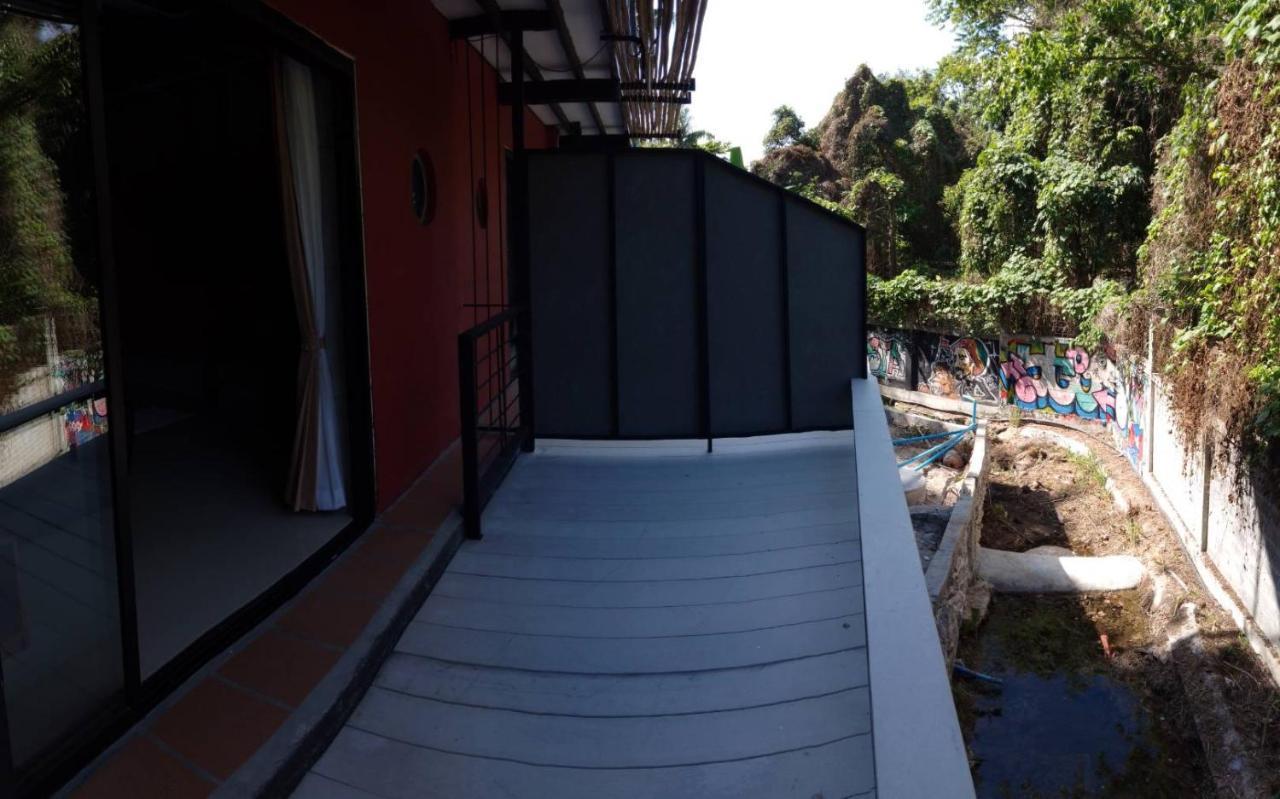 White Jail At Koh Tao Hostel Экстерьер фото