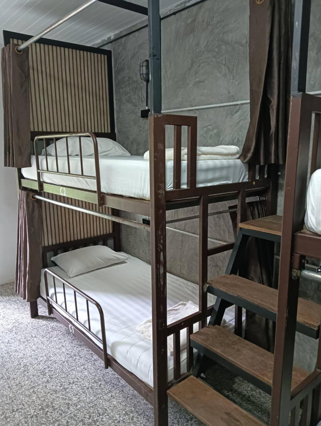 White Jail At Koh Tao Hostel Экстерьер фото