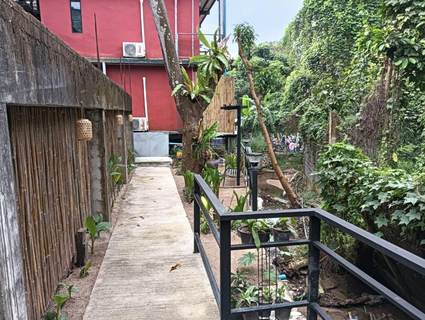 White Jail At Koh Tao Hostel Экстерьер фото