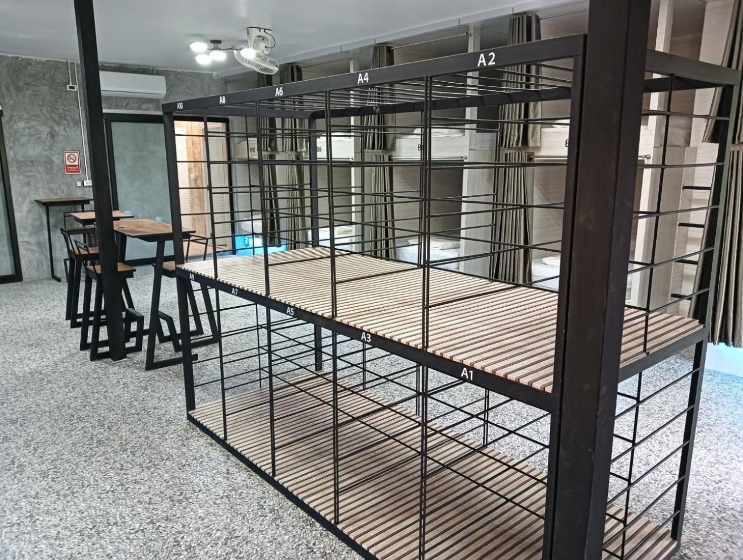 White Jail At Koh Tao Hostel Экстерьер фото