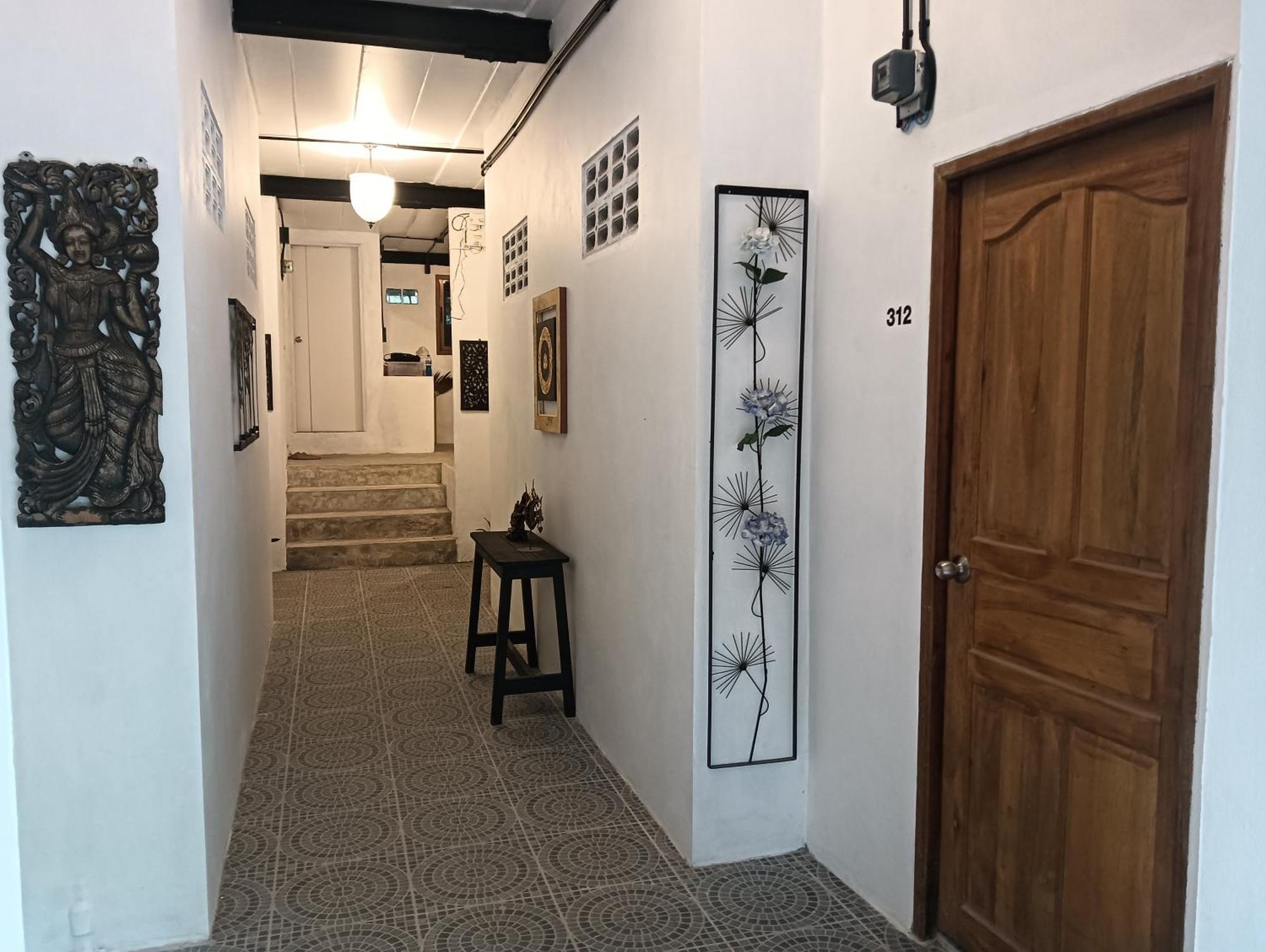 White Jail At Koh Tao Hostel Экстерьер фото