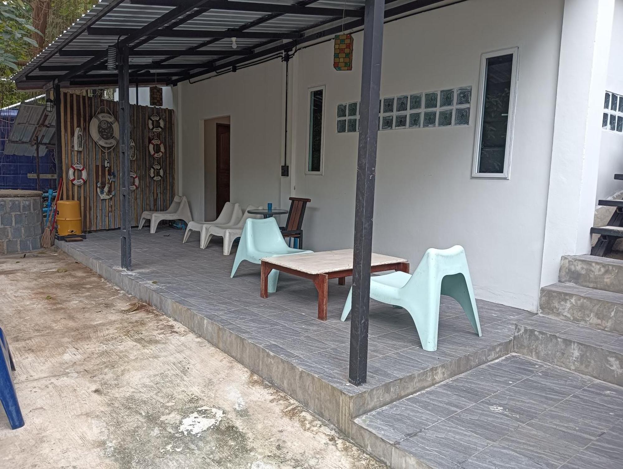 White Jail At Koh Tao Hostel Экстерьер фото