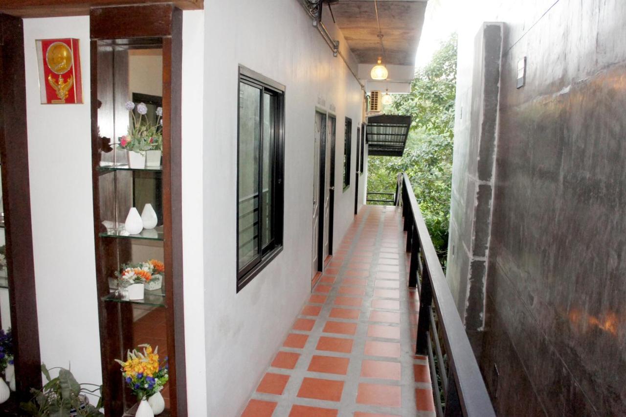 White Jail At Koh Tao Hostel Экстерьер фото